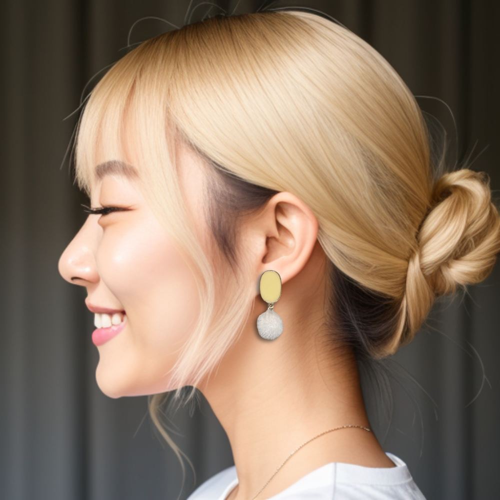 [ cute2 ] Creamy / red a fluffy ball drop earring