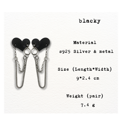 [ blacky ] Black metal heart with chain drop earring