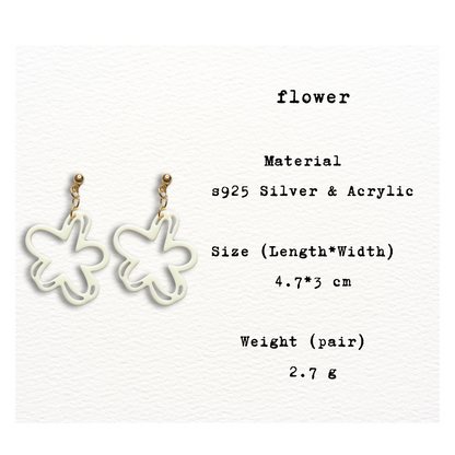 [ flower ] White flower shape acrylic drop earring