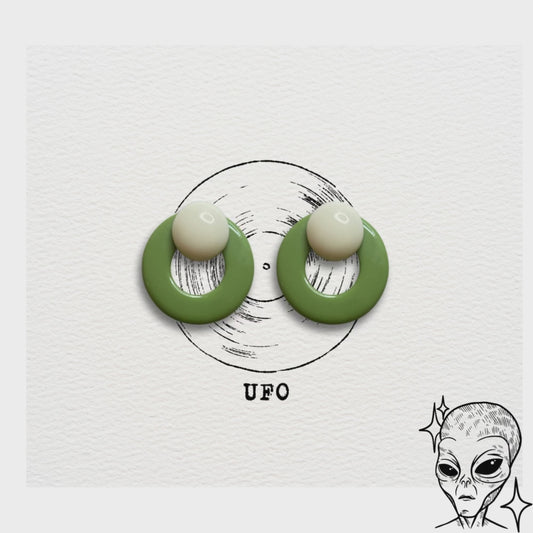 [ UFO ] Green & White acrylic earring