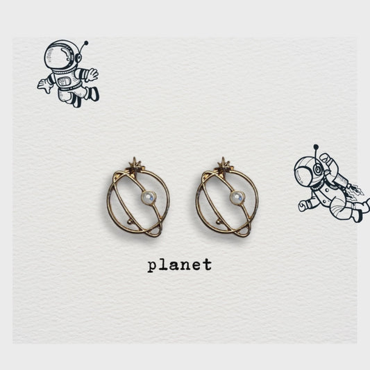 [ planet ]  stud earring