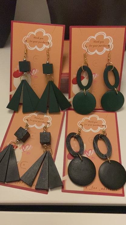 [ ping pong ] Black / Green wooden drop earring