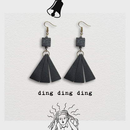 [ ding ding ding ] Green / Black Dangle wooden Earring