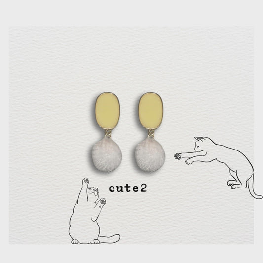 [ cute2 ] Creamy / red a fluffy ball drop earring